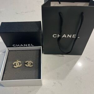 Gold and Pearl Logo Earrings price reflects authenticity 🖤